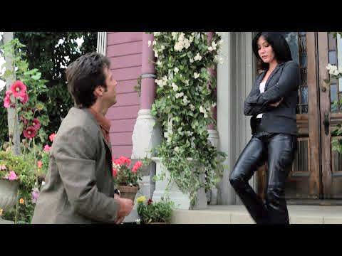 Shannen Doherty in leather jeans (1999) (1)