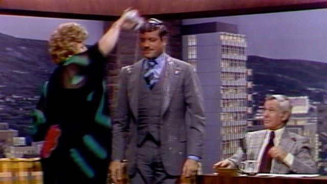 Shelly Winters Dumps Her Drink All Over Oliver Reed on The Tonight Show Starring Johnny Carson